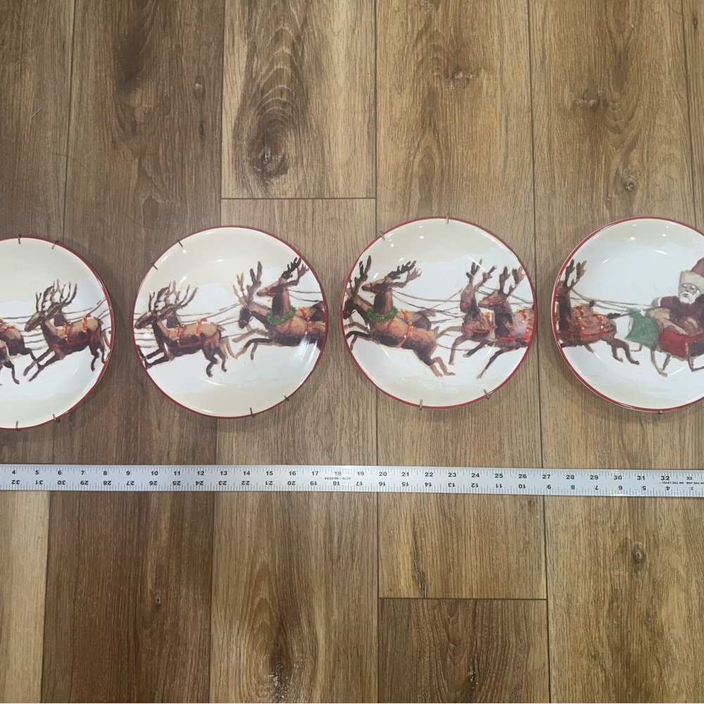 Wililliams-Sonoma “Santa & His Reindeer” circa. 2011 Plates Christmas Vintage